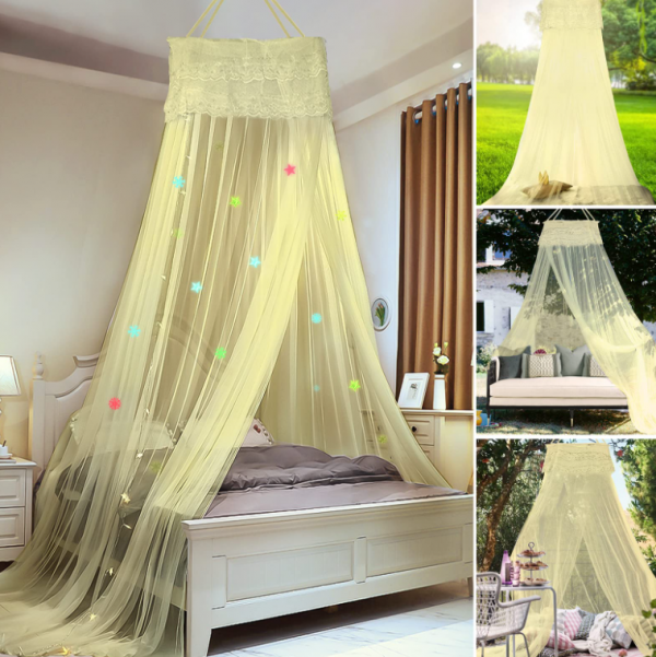 Kasur dengan Kelambu Berwarna Cerah